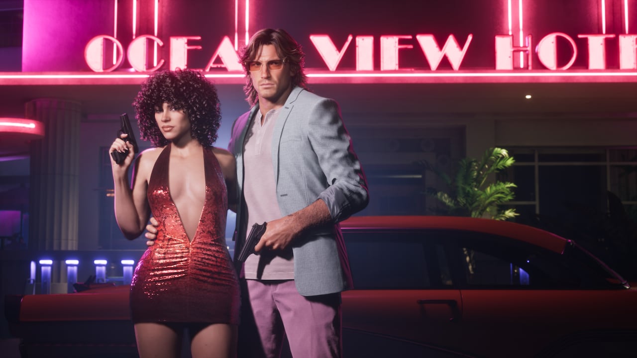 Jason et Lucia devant l'Ocean View Hotel, tenues du Vintage Vice City Pack